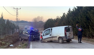 Tekirdağ’da iki hafif ticari araç çarpıştı; 4 yaralı